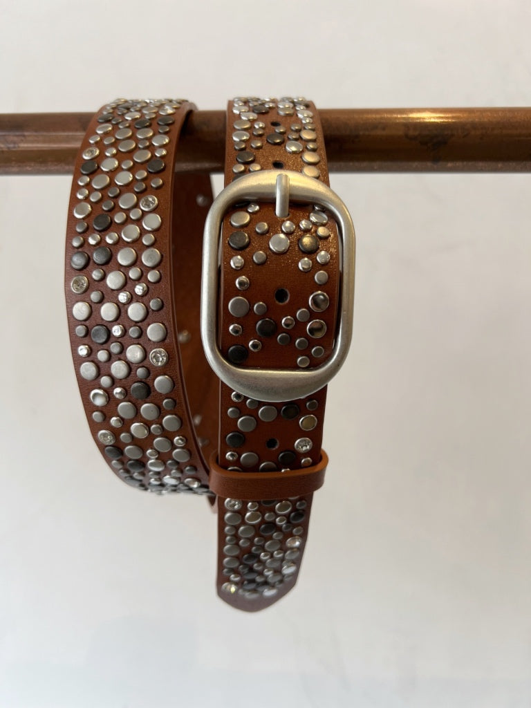 INZAGI LEATHER STUDDED BELT