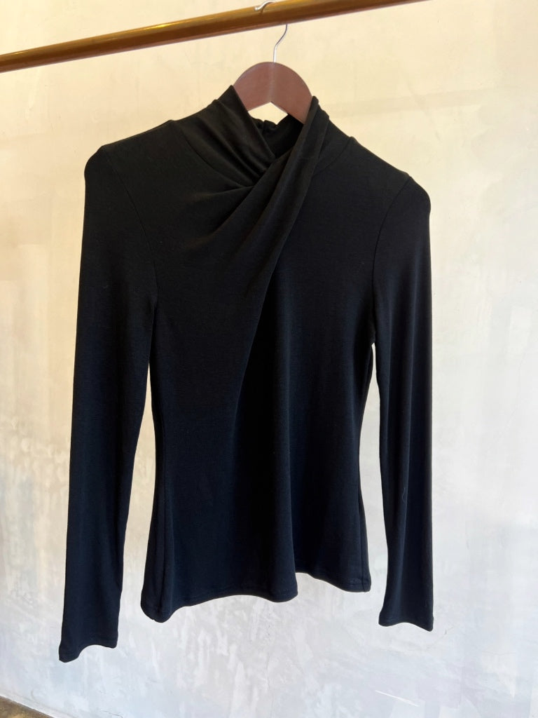 SG TWIST KNIT TOP